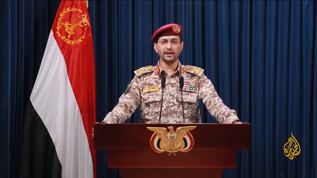 المتحدث العسكري باسم جماعة أنصار الله: استهدفنا حاملة الطائرات الأمريكية آيزنهاور مجدداً، وأخرى مُدمِرة في البحر الأحمر، ولن تتوقف العمليات حتى وقف العدوان على غزة #حرب_غزة #الأخبار