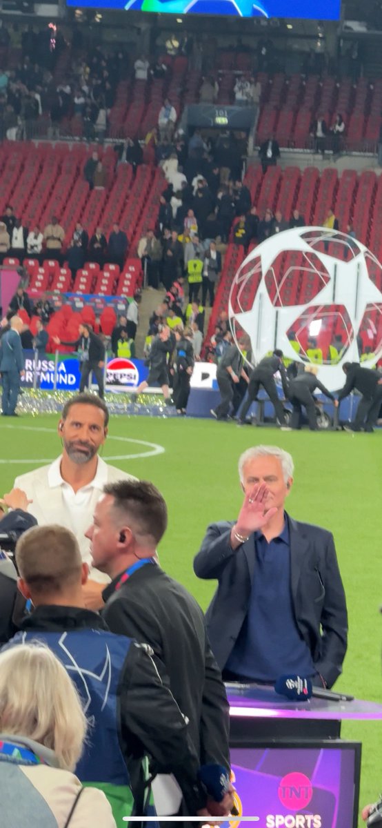 Fenerbahçe’nin yeni teknik direktörü Jose Mourinho'ya hoş geldin diyen ilk Galatasaraylı benim galiba 😇