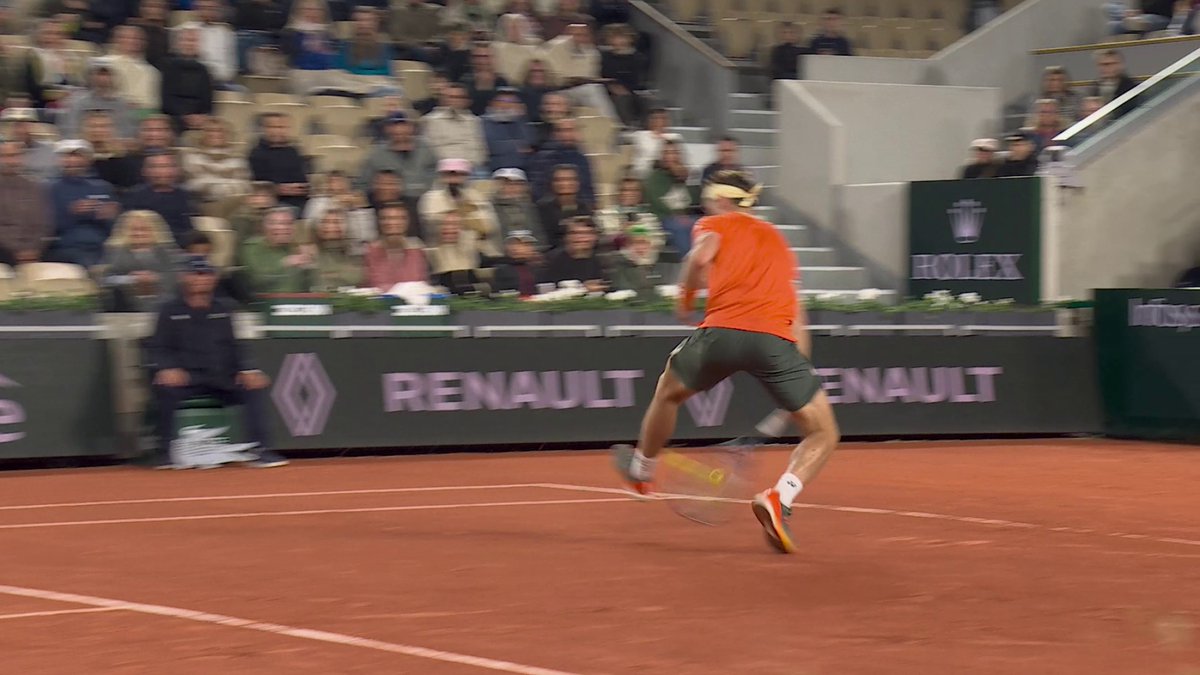 LE PASSING EN TWEENER DE CASPER RUUD 🤯 L’un des points du tournoi. 👏 #RolandGarros