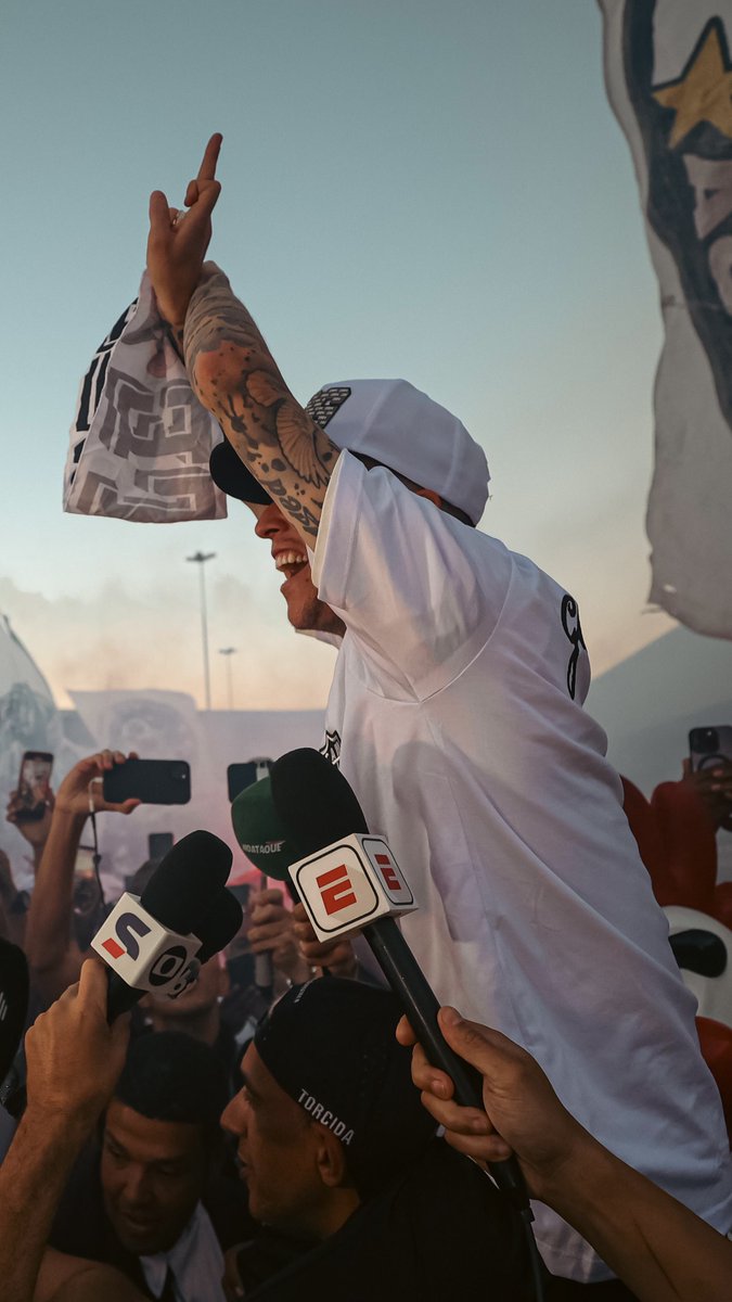 🔥 A festa da Massa para recepcionar um de nós: você é de casa, Bernard Duarte! 🖤🤍