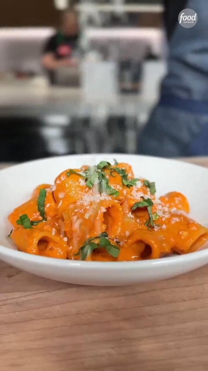 This is completely genius! Recipe developer Amanda Neal created this Pasta alla Vodka Sauce recipe so it uses the entire can of tomato paste... no leftovers! 🍝🥫 See more delectable pastas on #CiaoHouse, tomorrow @ 8|7c! Get the recipe: