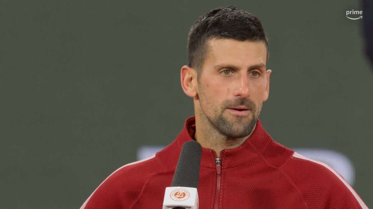 🗣️ « Il y a beaucoup d’enfants. Tu dois dormir mon ami, qu’est-ce que tu fais ici ? Qui va dormir maintenant ? C’est impossible avec l’adrénaline. S’il y a une fête quelque part, je viens » Novak Djokovic au public de #RolandGarros après 3h du matin 😭