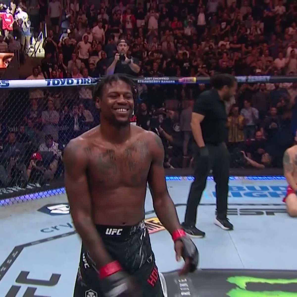 KEVIN HOLLAND WITH THE ARMBAR IN ROUND 1 🔒 #UFC302