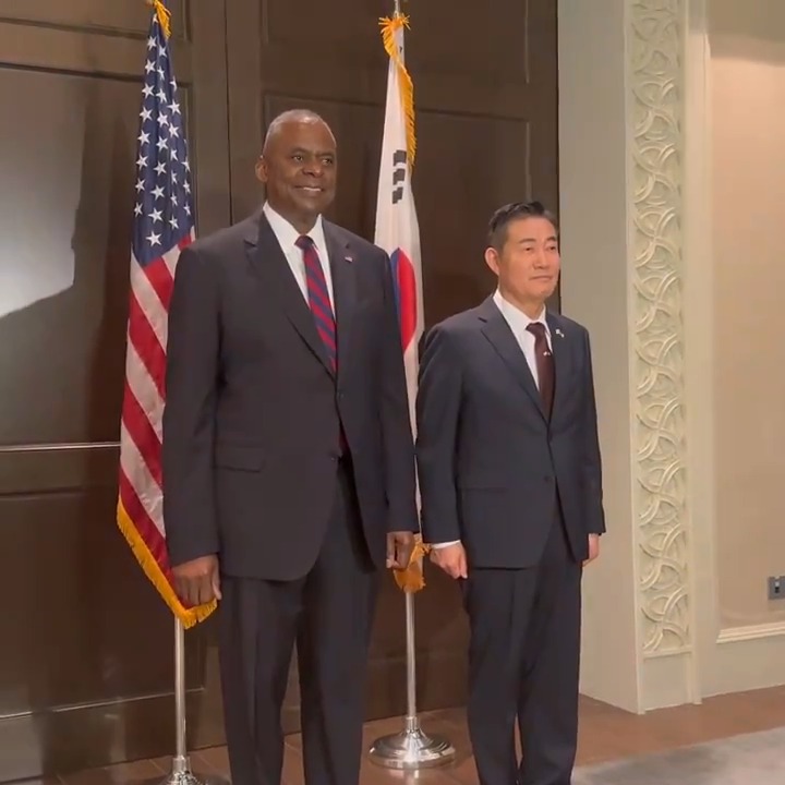 I spoke with Minister Shin in Singapore about how the United States and the Republic of Korea are continuing to strengthen our alliance in support of peace and stability on the Korean Peninsula—and across the Indo-Pacific.