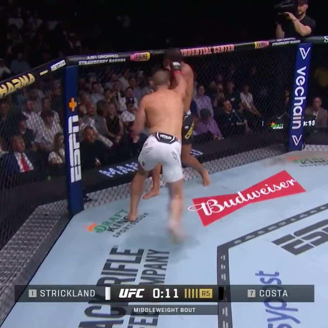 Que manera de terminar la pelea para Sean Strickland 🙌 #UFC302