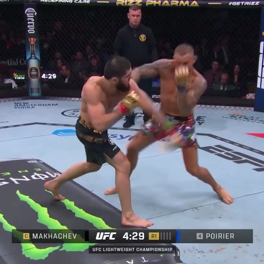 Quel début de combat de Makhachev. C'est trop son niveau. Fort partout