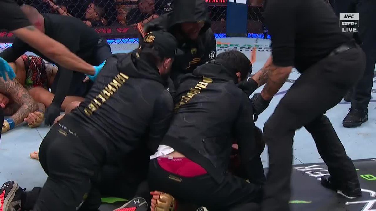 ISLAM MAKHACHEV SUBMITS DUSTIN POIRIER 😤 #UFC302