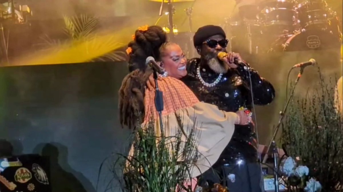 At the Roots Picnic in Philadelphia, Jill Scott reveals she co-wrote the song "You Got Me" and then performs the hook from the original version with Black Thought. The hook Jill Scott originally recorded for the song "You Got Me" was later re-recorded by Erykah Badu because MCA Records wanted a more well-known artist for The Roots lead single, as Jill Scott was not widely known outside of Philadelphia at the time.