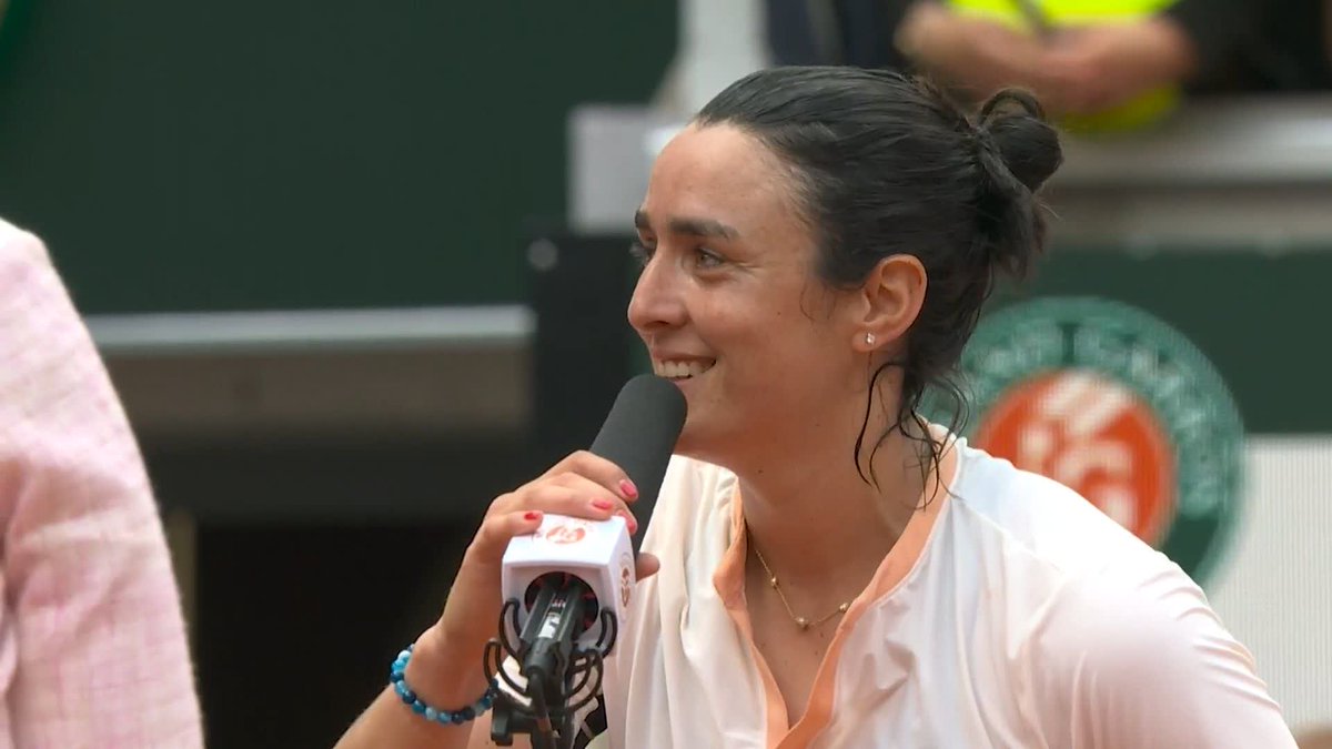 The next pop star 🎤🇹🇳 #RolandGarros Ons Jabeur