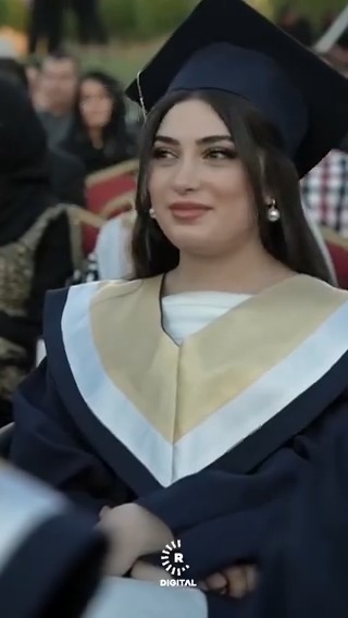 Serokê Herêma Kurdistanê Nêçîrvan Barzanî behsa keçeke Kurd a Êzidî ya xweragir dike ku li Zanîngeha Amerîkî ya Kurdistanê ya li Dihokê bawername wergirtiye û her kes jê re li çepikan dixe
