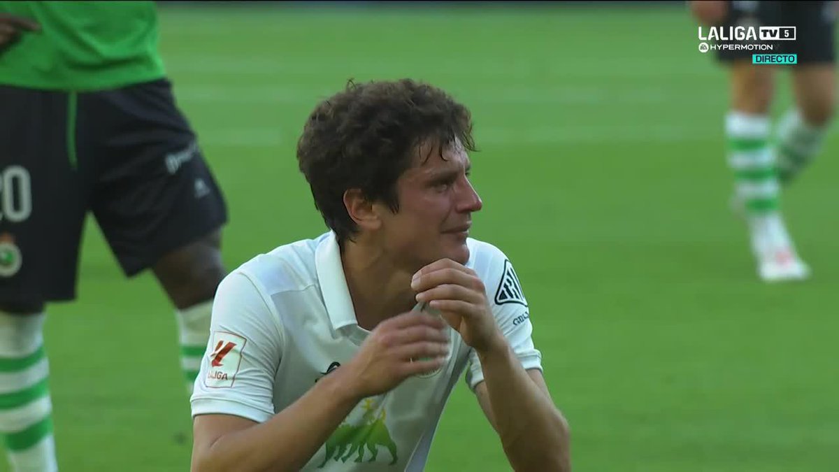 Son las lágrimas de unos jugadores que soñaban con devolver al club a su lugar. Las lágrimas de una afición que añora ver a los suyos en la máxima categoría del fútbol español. Pero el fútbol os la devolverá. Mucho ánimo, Real Racing Club 💚 #LALIGAHYPERMOTION