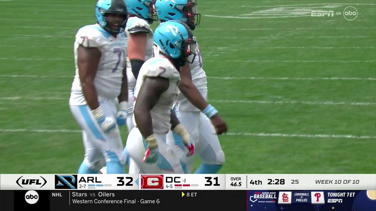 WE CONVERT ON THE 1-POINT ATTEMPT AND ARE IN THE LEAD!! 🔥 De'Veon Smith
