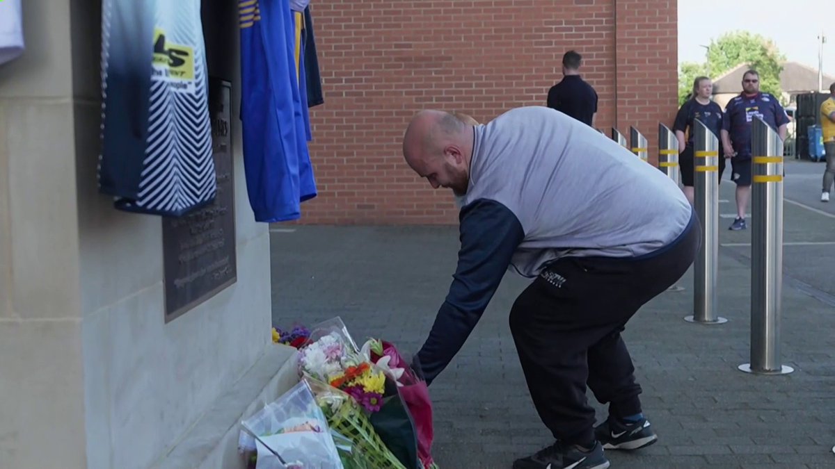 "A huge outpouring of emotion here" Tim Thornton on the affection towards Rob Burrow as people pay tribute to outside Headingley.