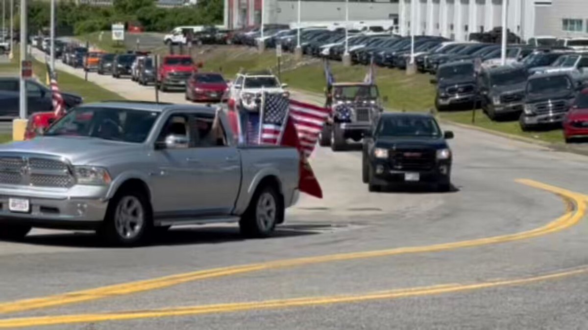 JUST IN: Massive car parade for Trump in New Hampshire today. WATCH