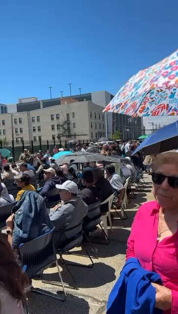 Así la votación en Chicago en este momento, personas que llevan más de siete horas y no se van, quieren hacer valer su Voto. “MORENA FUISTE LA DESGRACIA DE MÉXICO, PERO YA SE VAN”