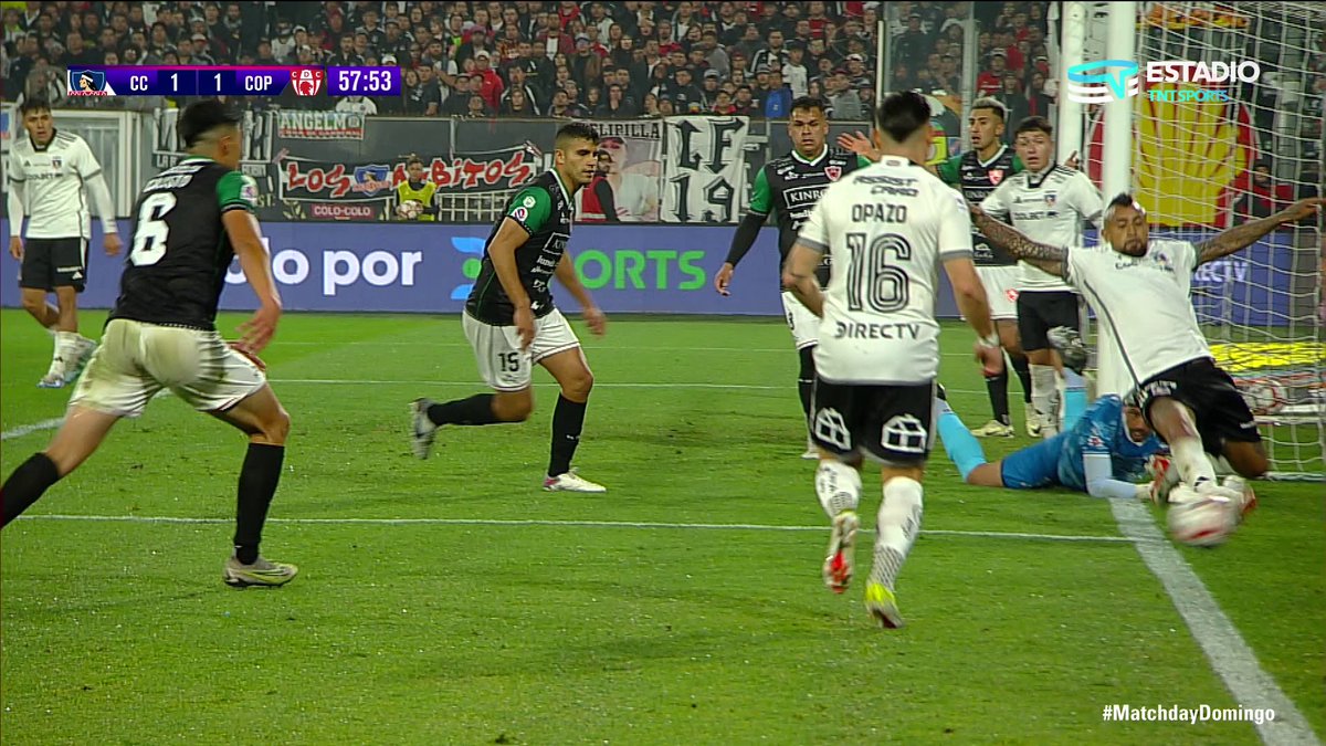 😪❌⚽ Era una despedida soñada En su último partido en el Monumental, Damián Pizarro había marcado el gol que le daba el empate a Colo Colo, pero todo fue anulado por el juez Juan Lara en este #MatchdayDomingo,