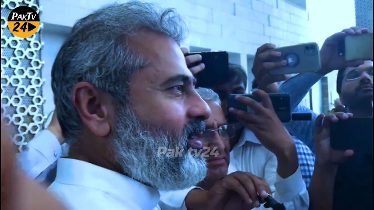 اینکرعمران ریاض نے ائیر پورٹ پرحج کی قربانی کا جانور ذبح کرنے کا اعلان کردیا۔ جب جابر خکمران حج نا کرنے دے تو جہاں پر روکے وہی قربانی کرنے کا حکم ہے۔ حدیث کا حوالہ دے دیا