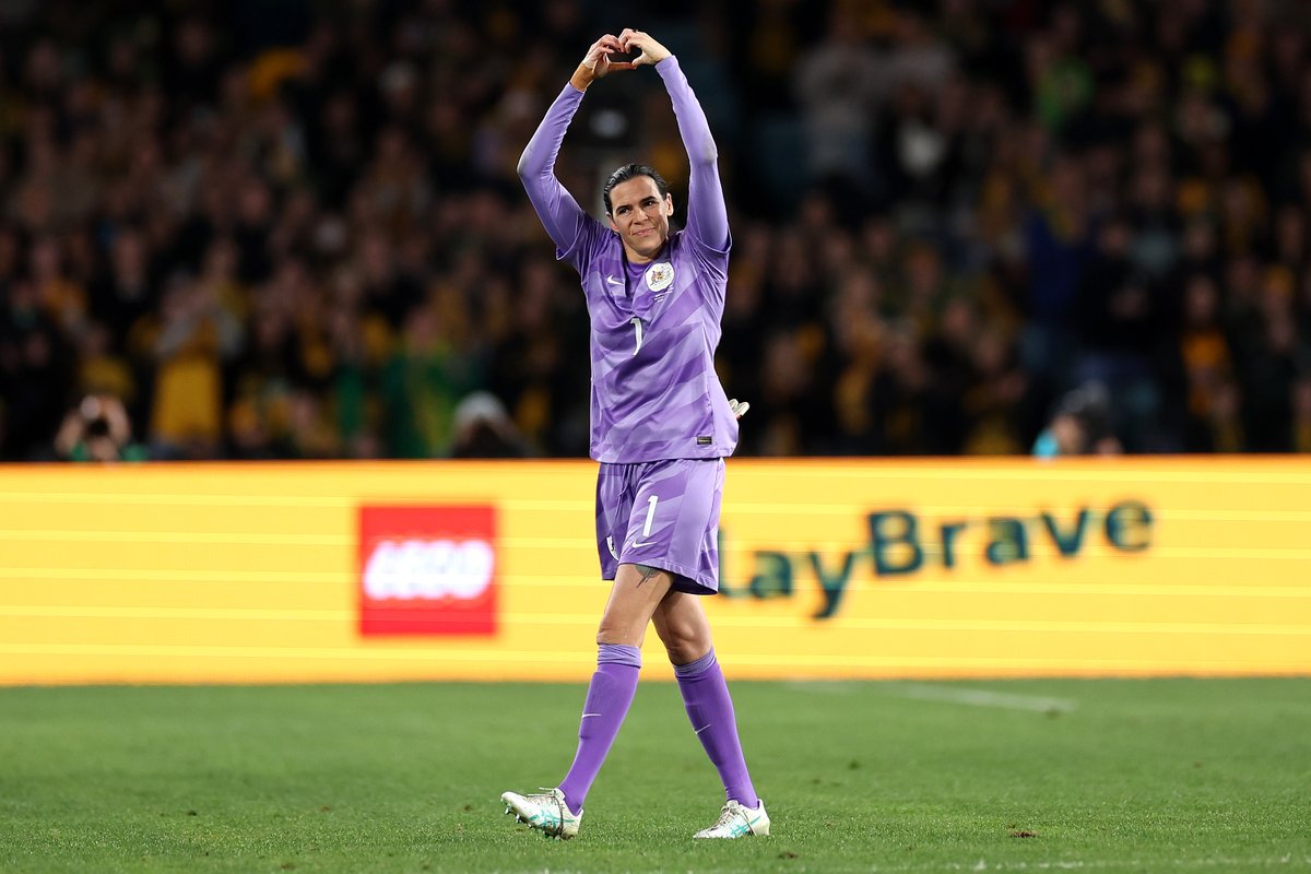 This moment 💚💛 Thank you Lydia Williams 👑 🎥 10 Football #AUSvCHN #TilItsDone #Matildas