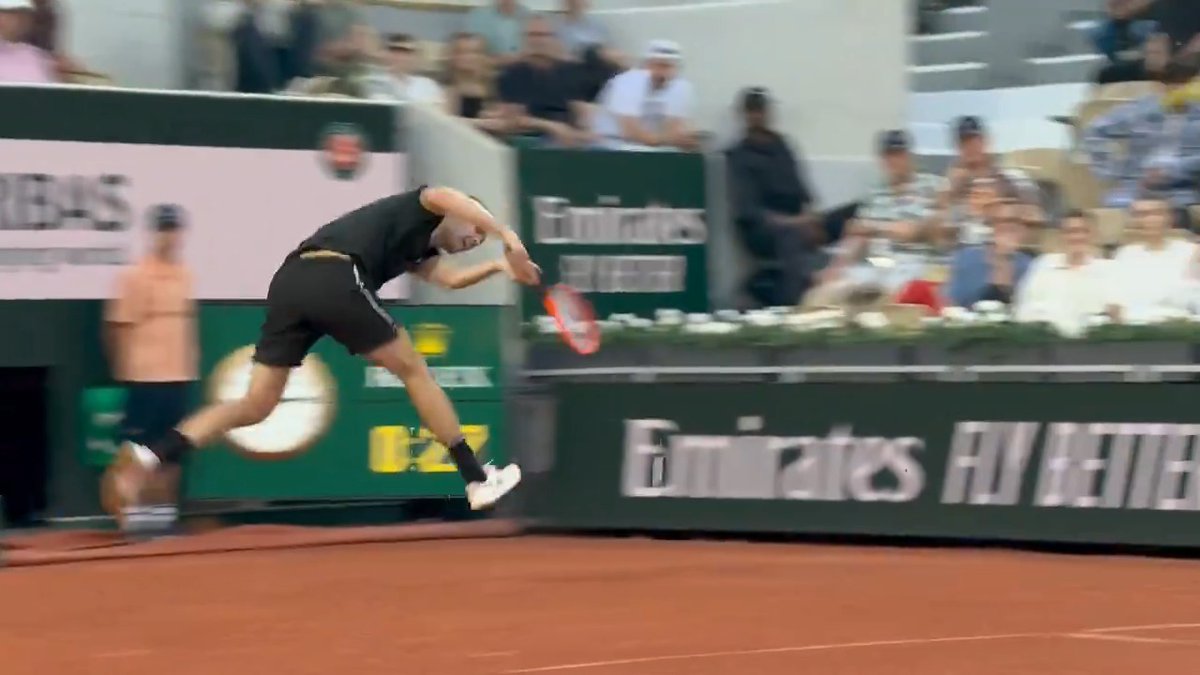 Now we're cooking 🔥 Taylor Fritz with the reflexes! #RolandGarros