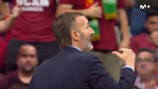 Sito Alonso se lleva la técnica. Termina el primer cuarto con +13 para Unicaja. #PlayoffLigaEndesa #ListosParaRomperla