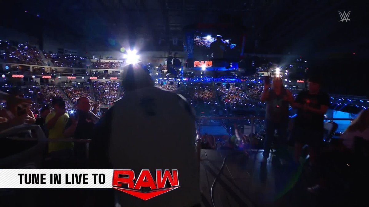JEY USO has arrived! 📱🙌 #WWERaw