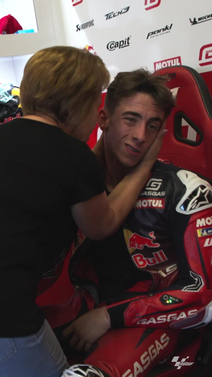 It doesn't matter if you are a #MotoGP rider and no longer a teenager 😂 You'll always be grandma's little boy, right Pedro Acosta? 😅👵 #ItalianGP 🇮🇹