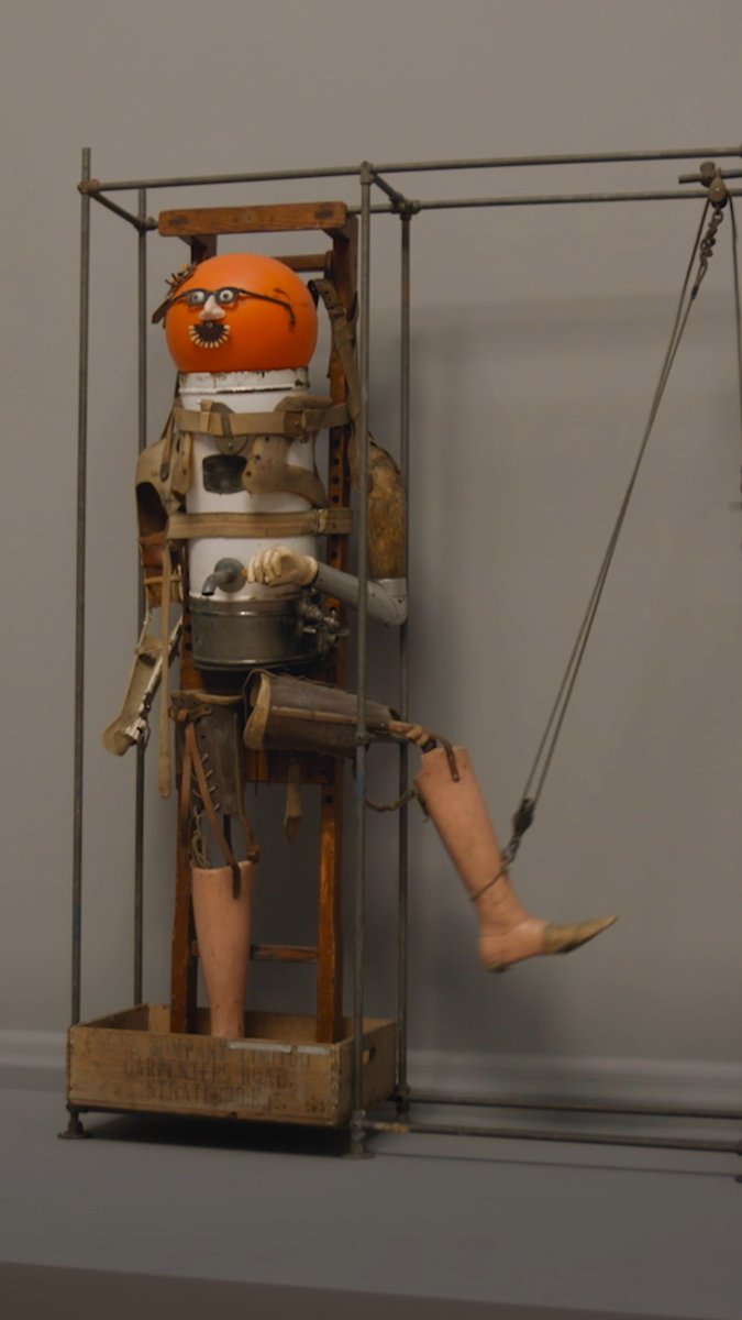A monster with funny teeth, that ALSO recycles? 🤓 We’re back with Tate Kids as they ask some of our youngest visitors to describe Bruce Lacey’s 1964 sculpture, ‘Boy, Oh Boy, am I Living!’ Have you seen Lacey’s sculpture? What did you think? ✨