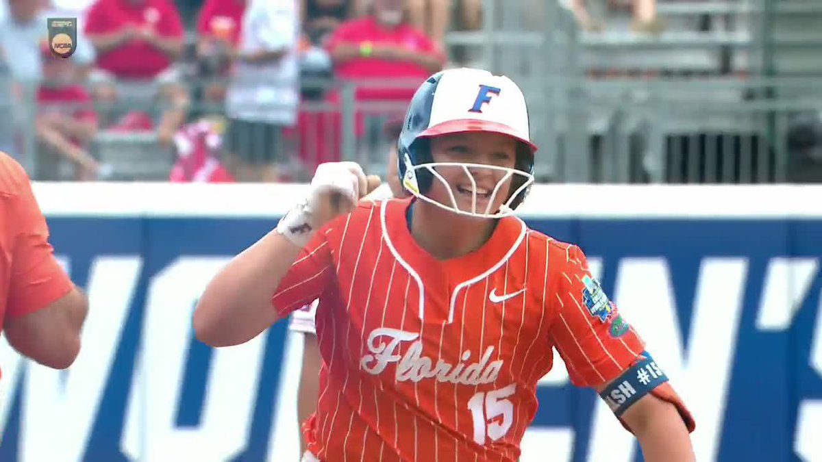 That will be ANOTHER GATOR HOME RUN 💪 #WCWS x 🎥 ESPN / Gators Softball
