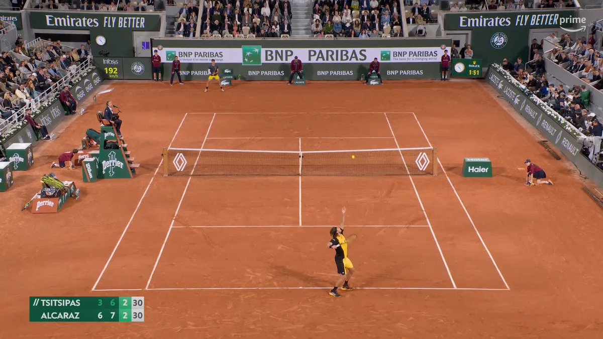 😠 Le regard d'Alcaraz après ce smash de Tsitsipas ! #RolandGarros