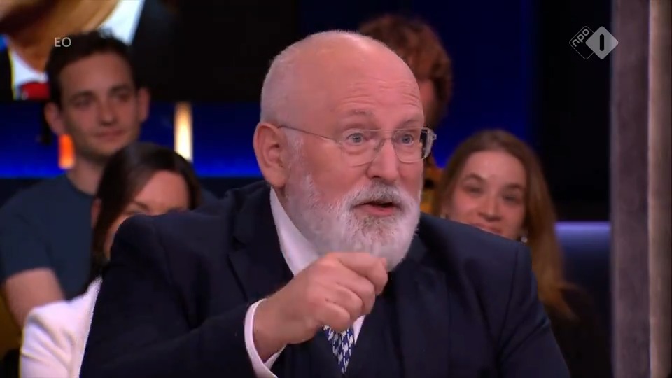 Volgens Thomas van Groningen voelen rechtse kiezers zich juist gesterkt in hun keuze door de campagne tegen rechts. “Wilders heeft de afgelopen dagen alleen maar over mij en het grote gevaar Frans Timmermans getwittert”, reageert Frans Timmermans. #Op1 #EO