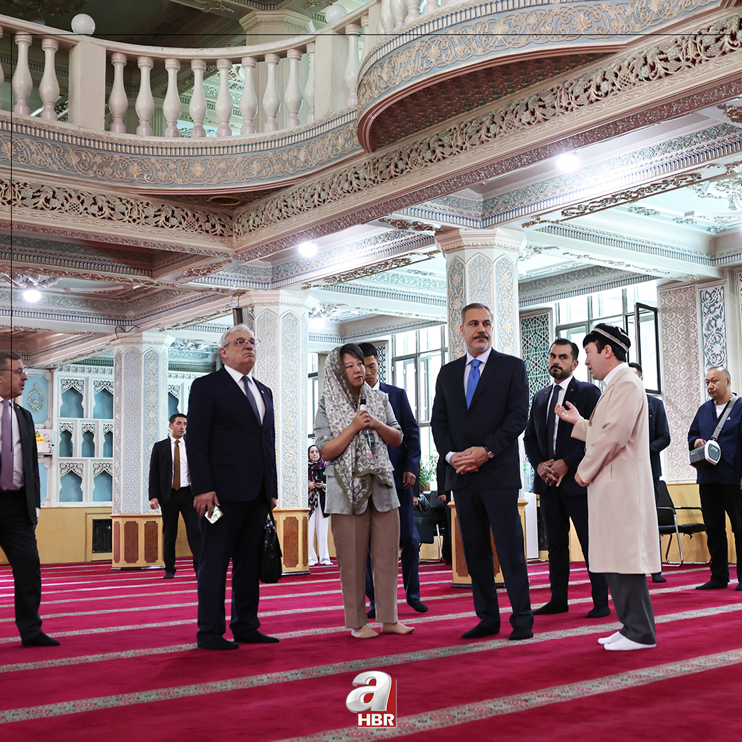 🇹🇷🇨🇳 Dışişleri Bakanı Hakan Fidan, Çin'in Urumçi şehrindeki Yanghang Camii'ni ve Uluslararası Büyük Pazar'ı ziyaret etti.