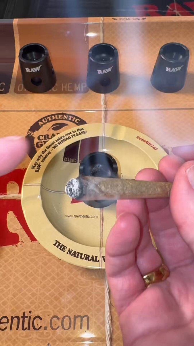 Don’t smash ash!! This innovation saves your smoke 🙏