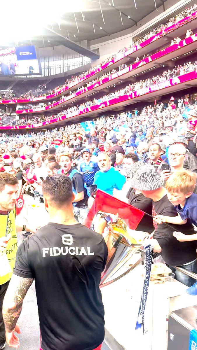 For the fans 🏆 Every Stade Toulousain fan deserved their moment with the #InvestecChampionsCup trophy on the victory lap 🫶