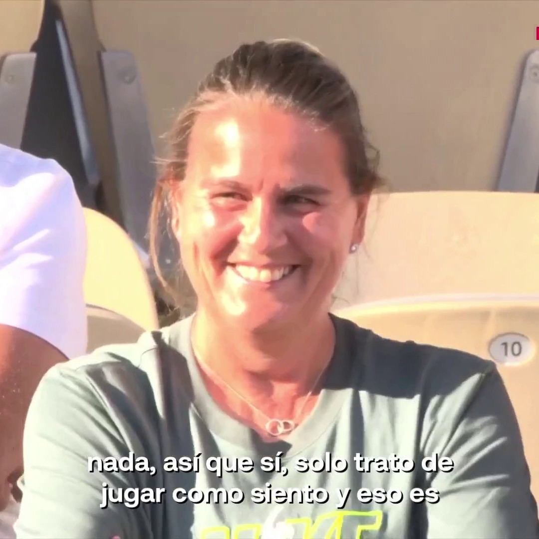 "Mi entrenadora y yo teníamos un plan para hoy, pero no recordaba nada" 😂😂 Conchita Martínez 💙, muerta de risa tras la respuesta de Andreeva y la pregunta de Wilander 😅 #RolandGarros