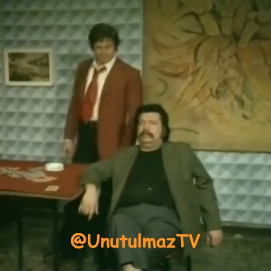 Senarist muhtemelen Tom ve Jerry hayranıymış :))