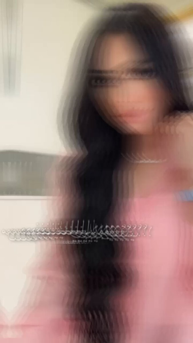 محد فينا خالي من هم الدنيا الحياة مره ورديه ومره مررره ✋🏻