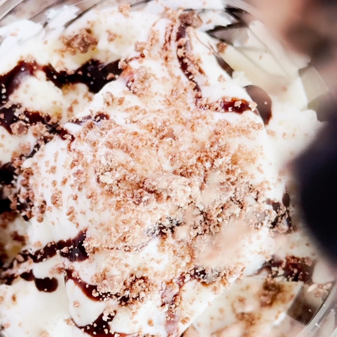بوكس الجمعات يرضي كل الأذواق 🤤 اطلب من ايفري داي كوفي وبرّد على قلبك 🍹💛