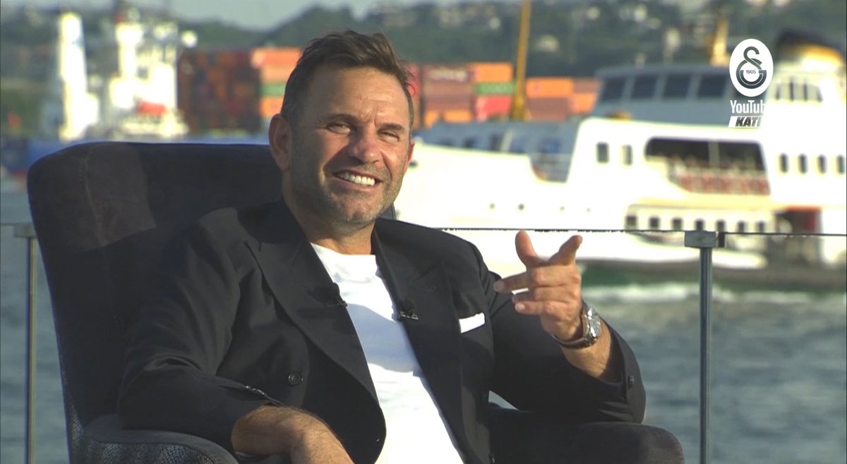 Teknik direktörümüz Okan Buruk’tan büyük Galatasaray taraftarına mesaj var! 💬 📲 Sen de hemen KATIL, hiçbir yerde görmediğin özel anları kaçırma! 🦁 Üye olmak için 👇