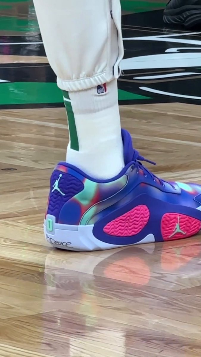 Tatum has "❤️ Deuce" written on his shoes 🥹