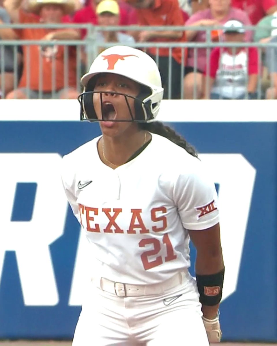 TEXAS STRIKES FIRST‼️ The Longhorns are 43-0 when scoring first this season 😳 #WCWS