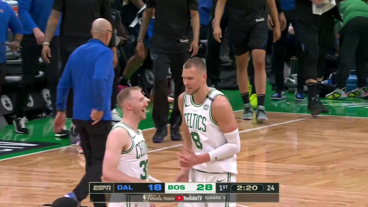 PORZINGIS TURNING UP IN THE 1ST 🔥