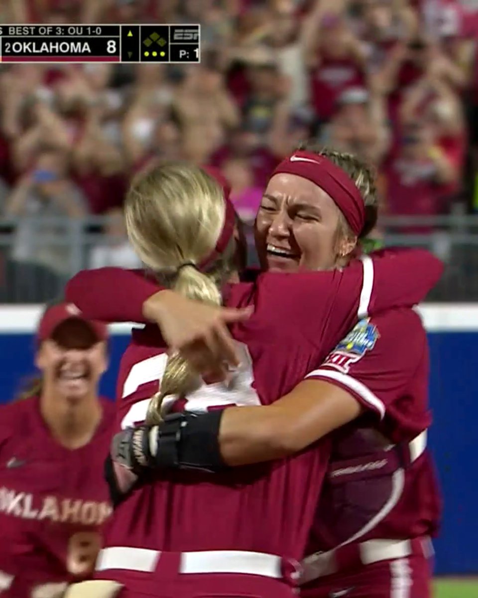THE MOMENT OKLAHOMA BECAME NATIONAL CHAMPS‼️ The Sooners are the first team in Division I history to win 4 consecutive National Championships 🏆