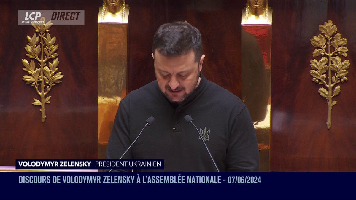"France, je vous remercie", déclare en français Volodymyr Zelensky. "Je vous remercie d'être à nos côtés pour défendre la vie", ajoute le Président ukrainien. #DirectAN #Ukraine cc Volodymyr Zelenskyy / Володимир Зеленський