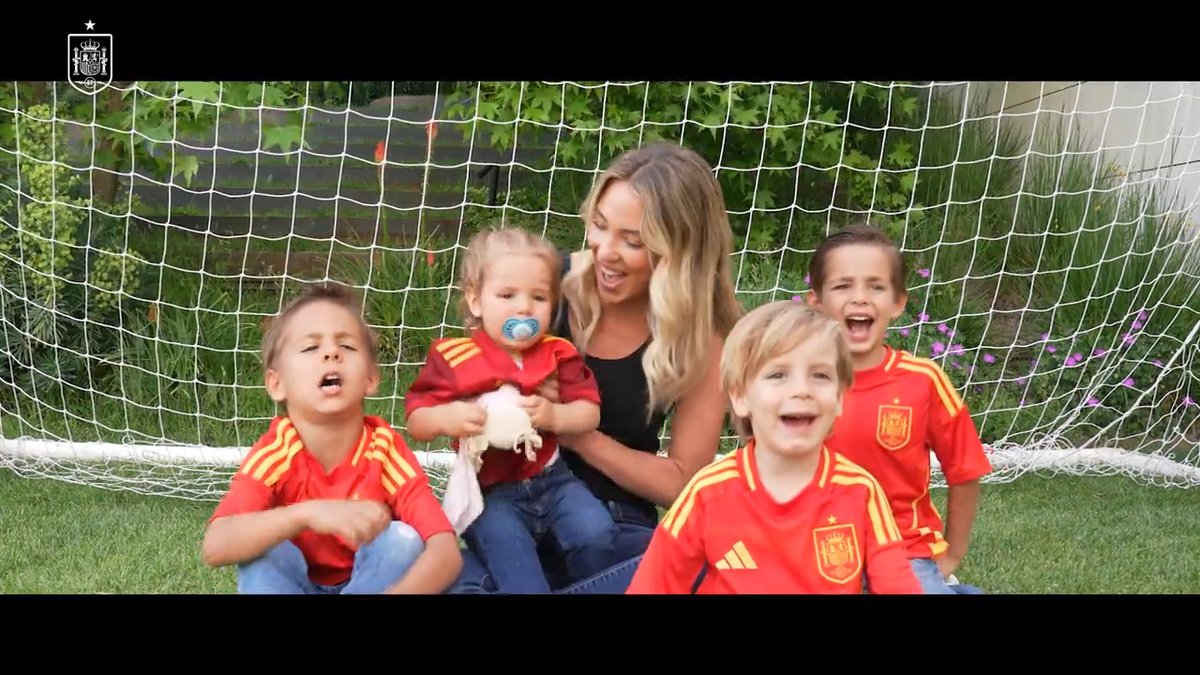 🥹 Papá, amigo, nieto, hermano, marido... Tengo algo importante que decirte: 𝗩𝗔𝗦 𝗔 𝗘𝗦𝗧𝗔𝗥 𝗘𝗡 𝗟𝗔 #EURO2024. Esta es la lista definitiva de España para la @EURO2024 y no hay mejor narrador para este vídeo que alguien que sabe MUCHO de GANAR: Rafa Nadal. #VamosEspaña