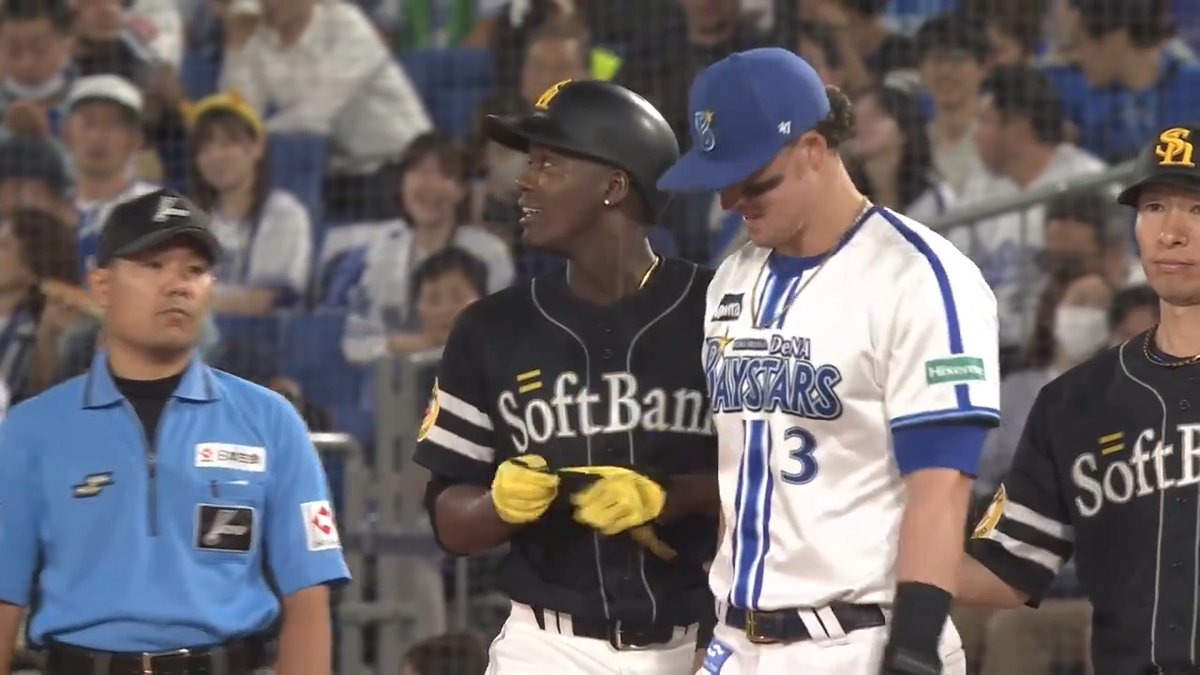 チームをさらに勢い付ける福岡ソフトバンク #モイネロ 投手のプロ初ヒット!🏃♂️💨 #sbhawks #日本生命セ・パ交流戦2024 #交流戦 #セ・パ交流戦 👇巨人・阪神主催試合を「パーソル パ・リーグTV」でライブ配信中