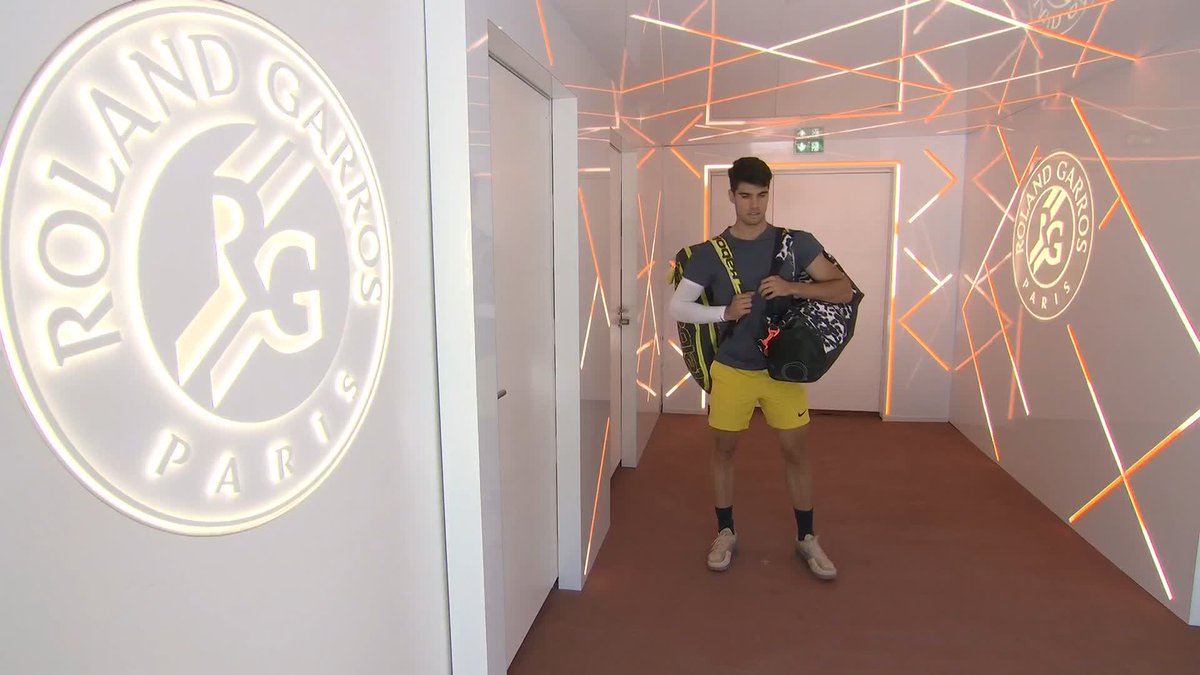 🇪🇸 ALCARAZ ⚡️ SINNER 🇮🇹 C’est parti pour le choc pour une place en FINALE de #RolandGarros Vos prédictions ? ✍️
