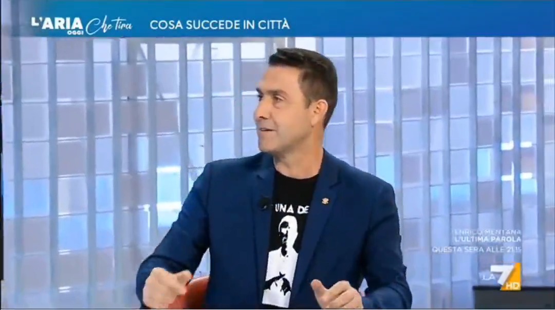 - Le piace l'inno dell'Europa? Sa di chi è? - Vannacci: "Sarà di Vivaldi" Povero Beethoven, non meritava pure questo