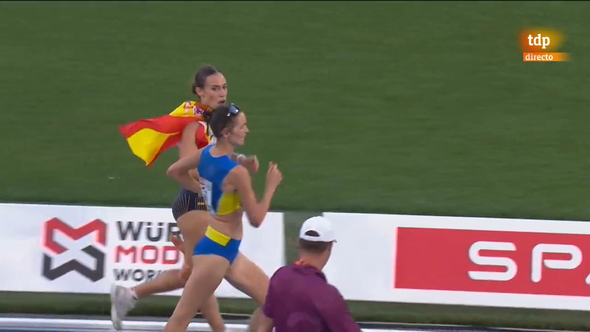 😲😲😲 ¡Increíble! Laura García-Caro encaraba la recta final de los 20 marcha y empezó a celebrar su tercer puesto... ¡pero la ucraniana Olyanovska le dejó sin medalla en los últimos metros! 💥💥 ¡La española no se lo podía creer! #Rome2024