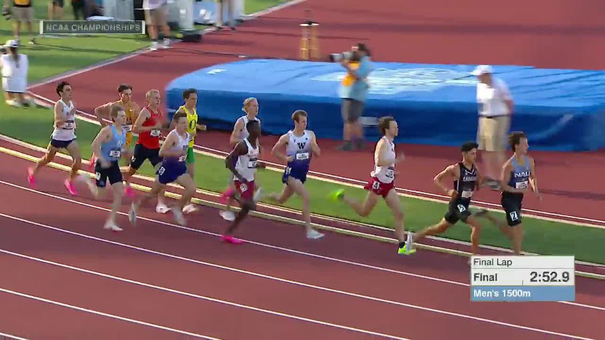 WHAT A FINISH. JOE WASKOM WITH THE 3:39.48 ON THE OUTSIDE!!!!! 💻 ESPN+ #NCAATF x Washington Track & Field and Cross Country