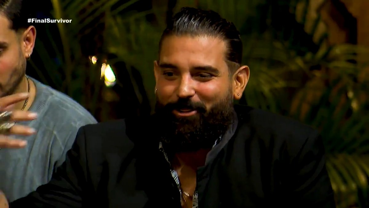 De nueva cuenta John se lanza contra Rasta luego de estar en contra de su discurso en el Concejo Tribal. 🙄💣💥 #FinalSurvivor 𝗘𝗡 𝗩𝗜𝗩𝗢 𝗔𝗛𝗢𝗥𝗔 ➡️ 🔥